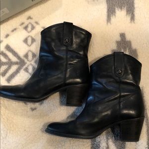 Frye Jackie Button Short Black size 9 new